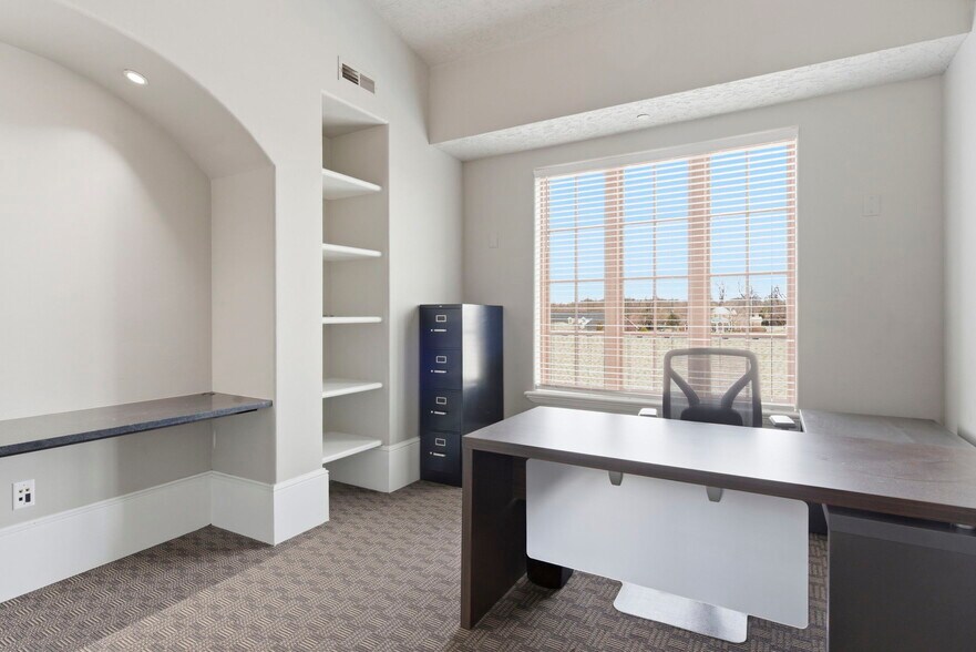 More Photos Of 1531 E Bradford Pky, Springfield Medical For Sale