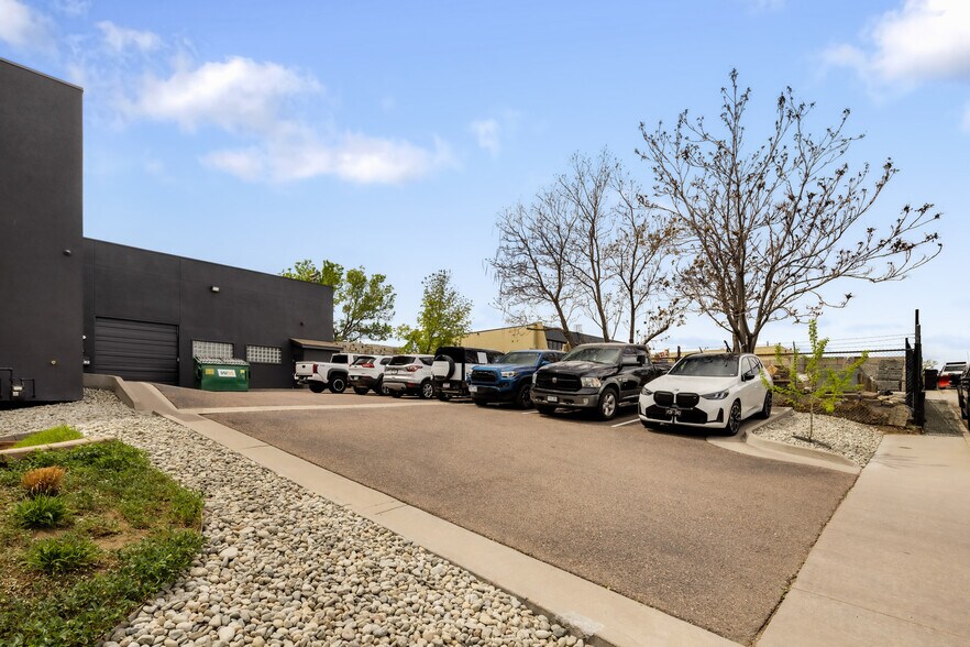 More Photos Of 2192 W College Ave, Englewood Warehouse For Sale