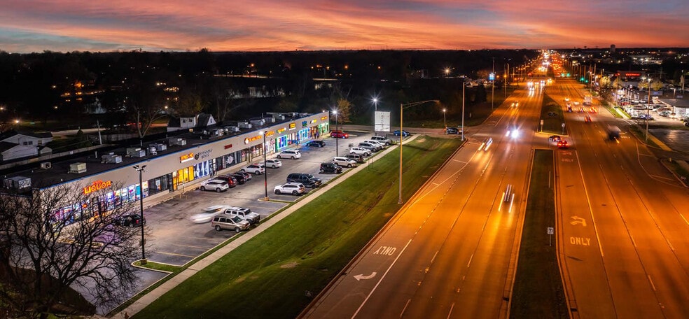 More Photos Of 1011-1030 W North Ave, Villa Park Unknown For Lease