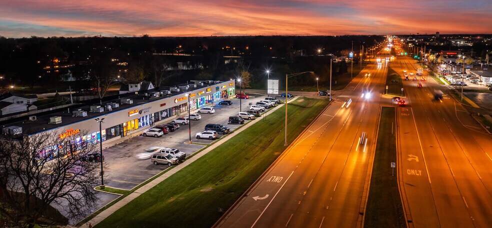 More Photos Of 1011-1030 W North Ave, Villa Park Unknown For Lease