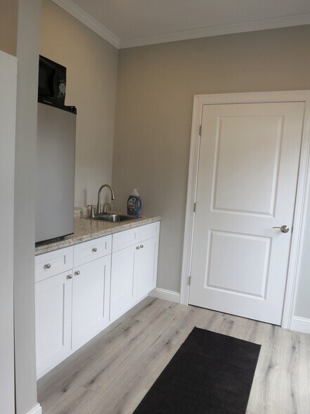 More Photos Of 373 Crescent St, West Bridgewater Warehouse For Lease