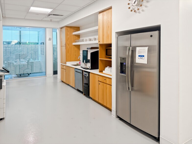 More Photos Of 3350 Virginia St, Coconut Grove Office For Lease