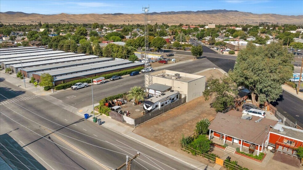 More Photos Of 100 1st St, Coalinga Radio TVTransmission Facilities For Sale