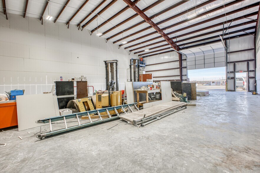 More Photos Of 10100 Railroad Dr., El Paso Warehouse For Lease
