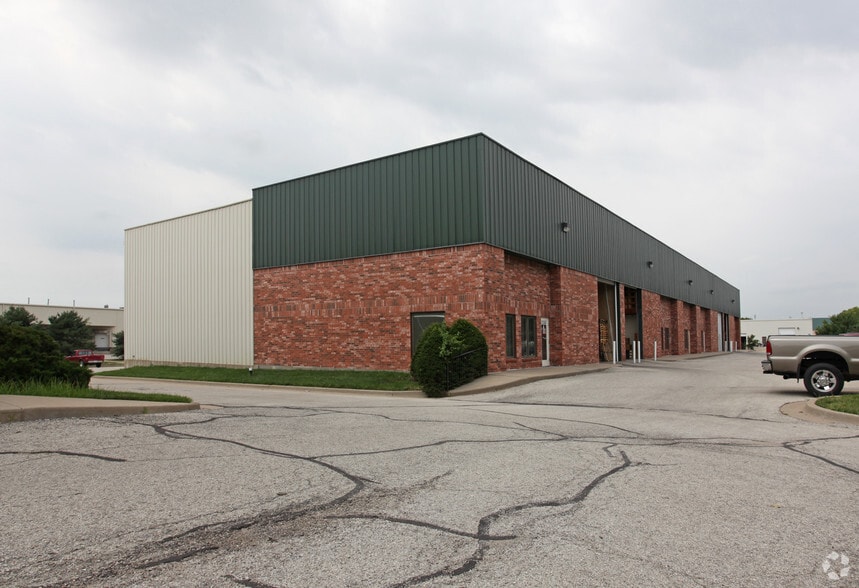 More Photos Of 19925 W 161st St, Olathe Warehouse For Lease