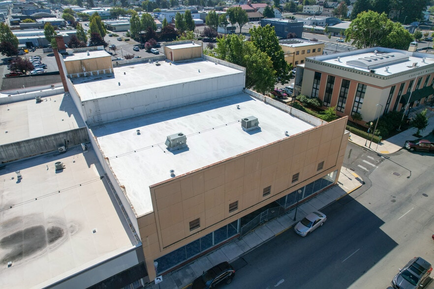 More Photos Of 181 Anderson Ave, Coos Bay Department Store For Sale