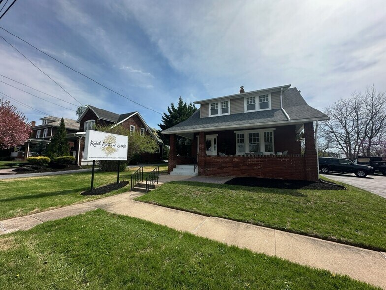 More Photos Of 1918 Carlisle Rd, York Office Residential For Lease