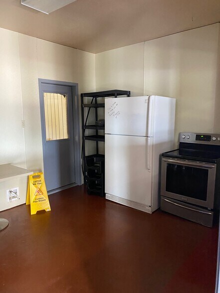 More Photos Of 1309 E Milam St, Mexia General Retail For Sale