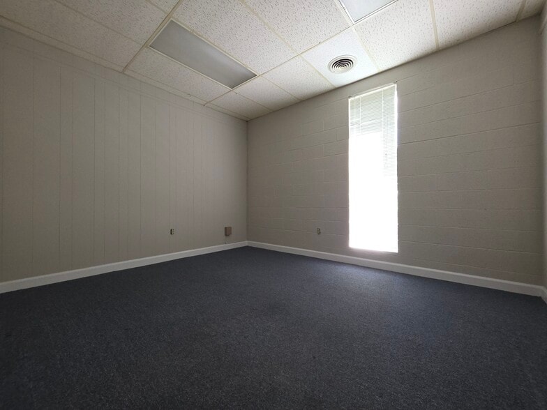 More Photos Of 404 St Andrews Dr, Greenville Office For Lease