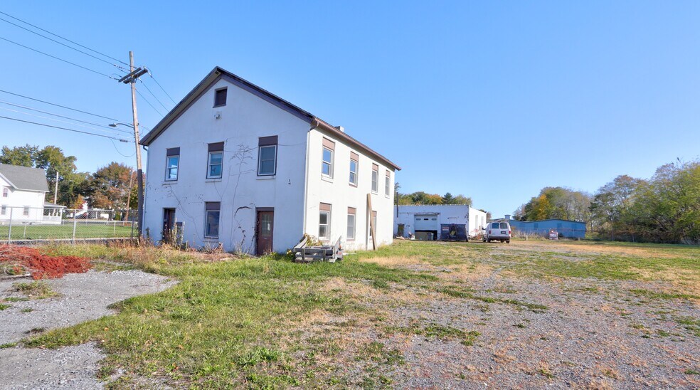 More Photos Of 142 Middle St, Geneva Warehouse For Sale