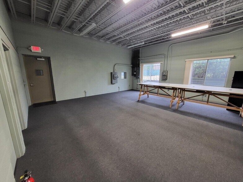 More Photos Of 1015 Golf Dr, Bloomfield Hills Manufacturing For Sale