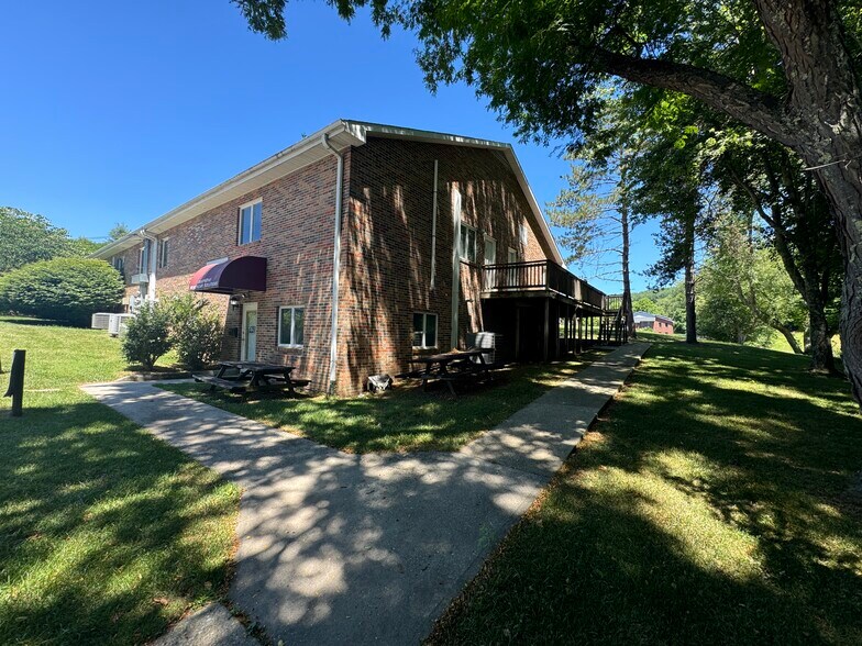 More Photos Of 1046 Terrace Dr, Marion Flex For Sale