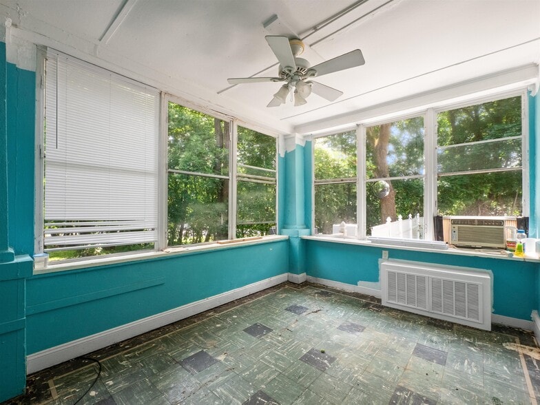 More Photos Of 247 N Middletown Rd, Pearl River Apartments For Sale