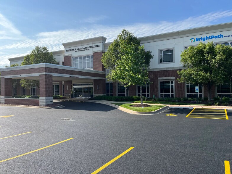 More Photos Of 2000 McDonald Rd, South Elgin Medical For Lease