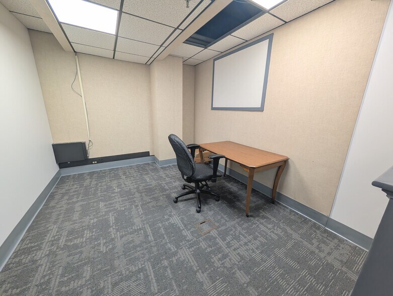 More Photos Of 136 Center St, Old Town Office For Sale