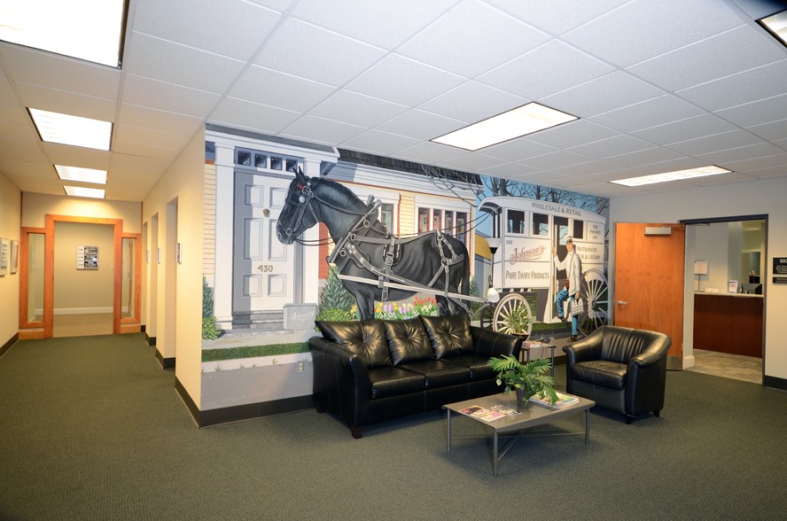 More Photos Of 400 W 7th St, Bloomington Office For Lease