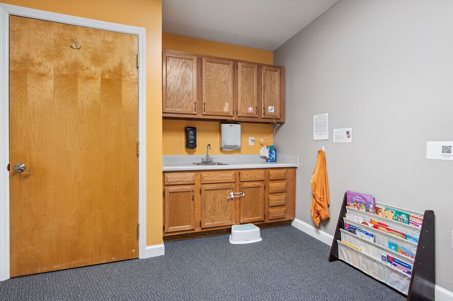 More Photos Of 217-219 Station St, Jacksonville Medical For Lease