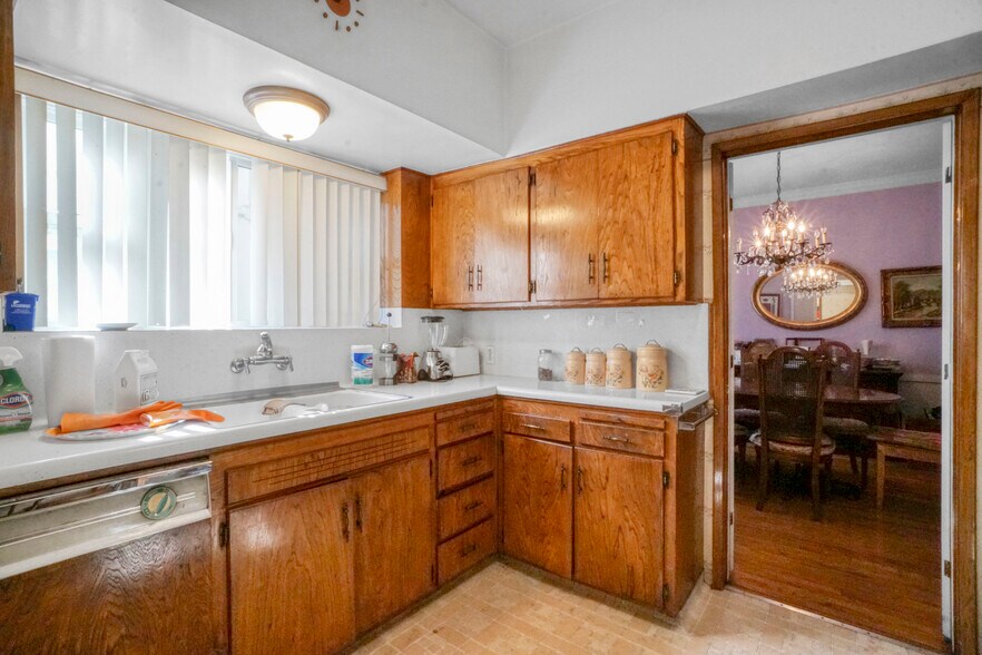 More Photos Of 110-116 S Kings Rd, Los Angeles Apartments For Sale