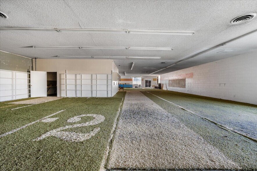 More Photos Of 426 N Blackstone Ave, Fresno Storefront For Sale