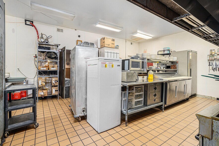 More Photos Of 6225 W D Ave, Kalamazoo Restaurant For Sale