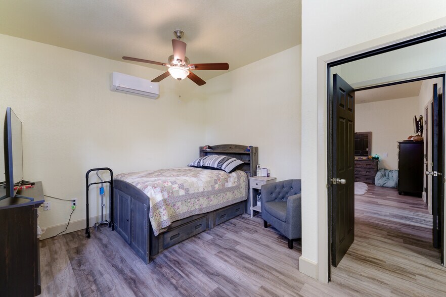 More Photos Of 4388 County Road 197, Alvin Specialty For Sale