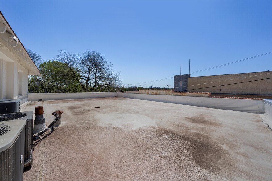 More Photos Of 521 N 18th St, Waco Office Residential For Sale