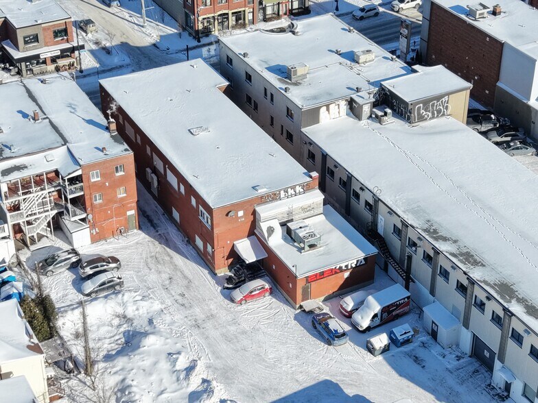 More Photos Of 330 Rue Principale, Granby Flex For Sale