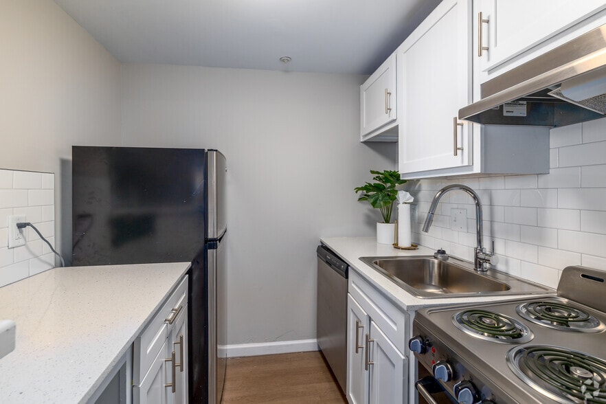 More Photos Of 8710 Research Dr, Charlotte Apartments For Sale