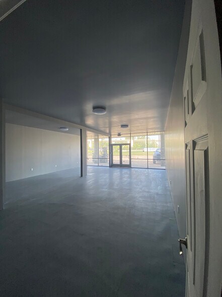 More Photos Of 22820 Interstate 45, Spring Unknown For Lease