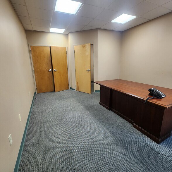 More Photos Of 47 Slade St, Fall River Showroom For Lease
