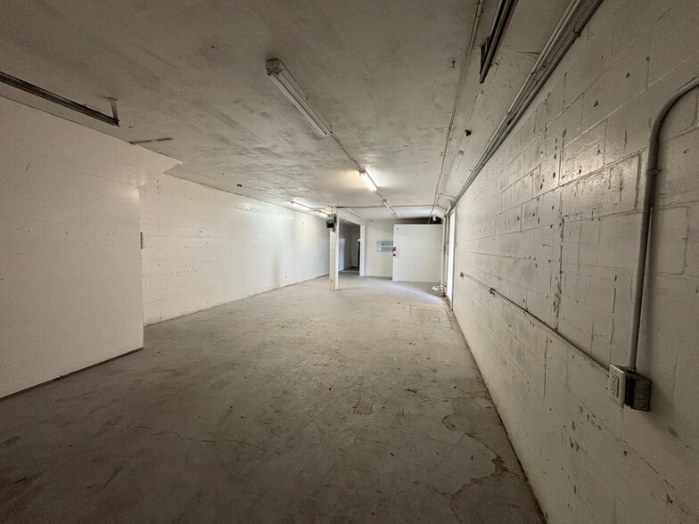 More Photos Of 1221 Court St, Clearwater Warehouse For Lease
