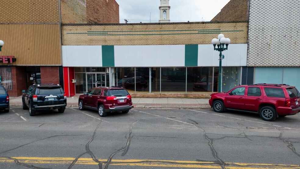 More Photos Of 326 Chestnut St, Virginia Storefront Retail Office For Sale