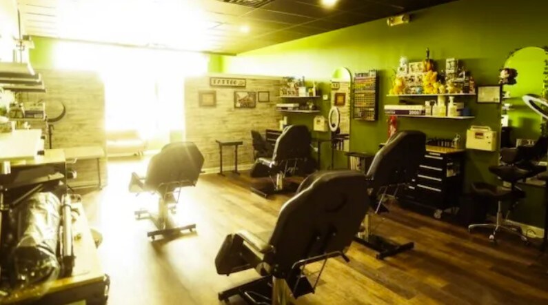 More Photos Of 142 N Seymour Ave, Mundelein Freestanding For Lease
