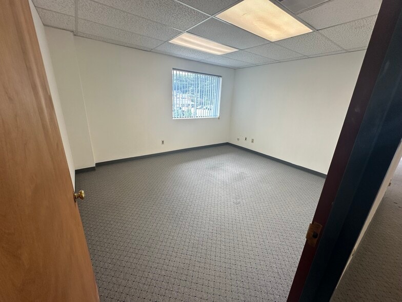 More Photos Of 886 Belmont Ave, North Haledon Storefront Retail Office For Lease