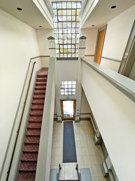 More Photos Of 2395-2399 Shattuck Ave, Berkeley Unknown For Lease