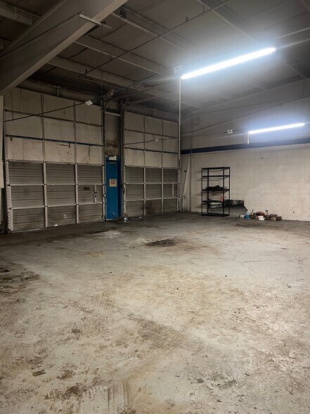 More Photos Of 2101 W Cornell Ave, Englewood Auto Repair For Lease
