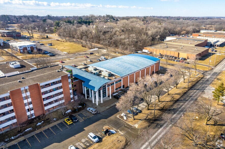 More Photos Of 2280 Bell Ave, Des Moines Sports And Entertainment For Sale