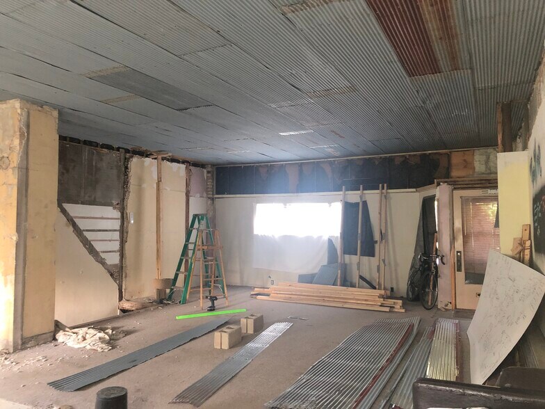 More Photos Of 2224 W 3rd St, Duluth Storefront Retail Office For Sale