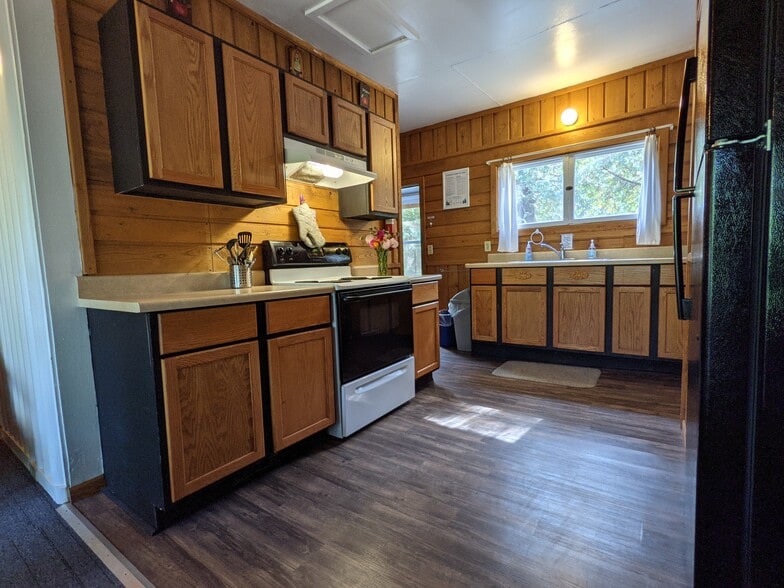 More Photos Of 3932 Point of View Ln, Phelps Hotel For Sale