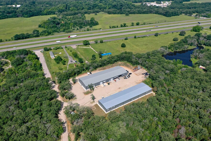 More Photos Of 8721 S Interstate 35 W, Alvarado Showroom For Lease