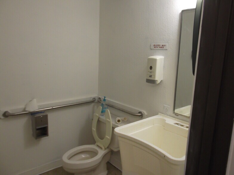More Photos Of 13550-13570 Palm Dr, Desert Hot Springs Medical For Lease