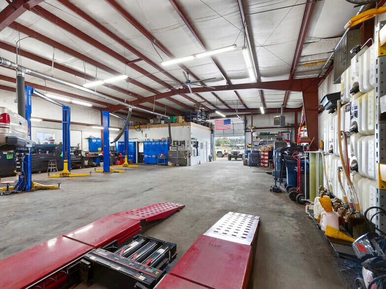 More Photos Of 2109 Spartanburg Hwy, East Flat Rock Industrial For Lease