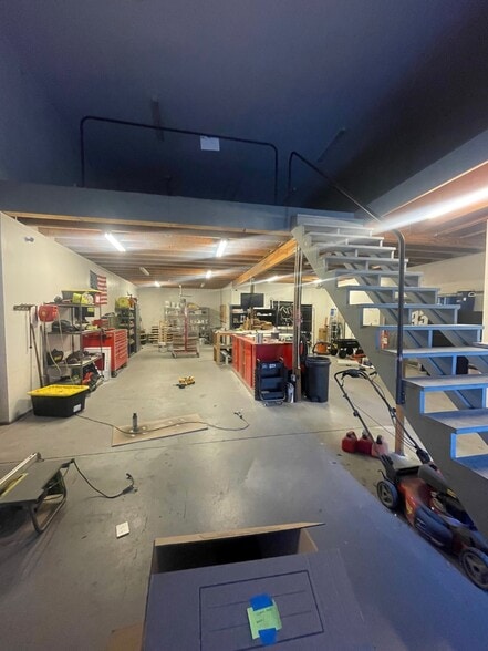 More Photos Of 4415 N Lois Ave, Tampa Warehouse For Lease