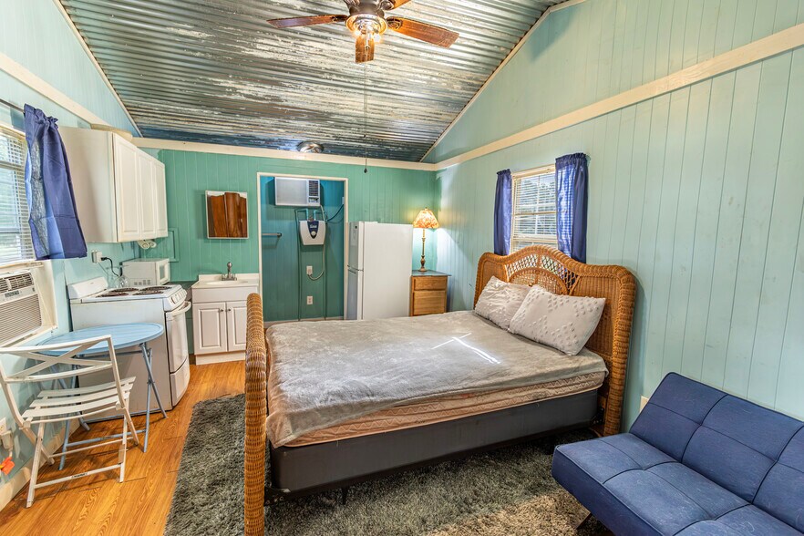 More Photos Of 7710 TX-36, Bellville Specialty For Sale