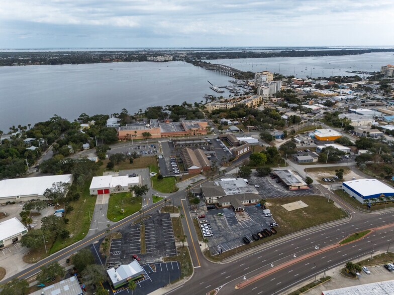 More Photos Of 300 N Cocoa Blvd, Cocoa Restaurant For Lease