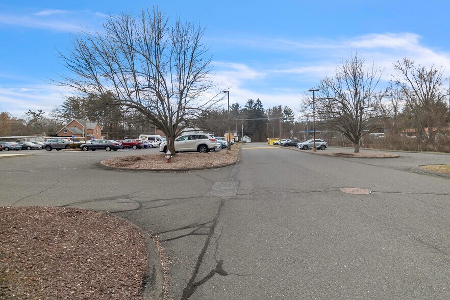 More Photos Of 470 Granby Rd, South Hadley Medical For Lease