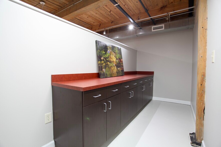More Photos Of 508 W 5th St, Charlotte Office For Sale