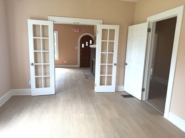More Photos Of 904 E Moody Blvd, Bunnell Office For Lease