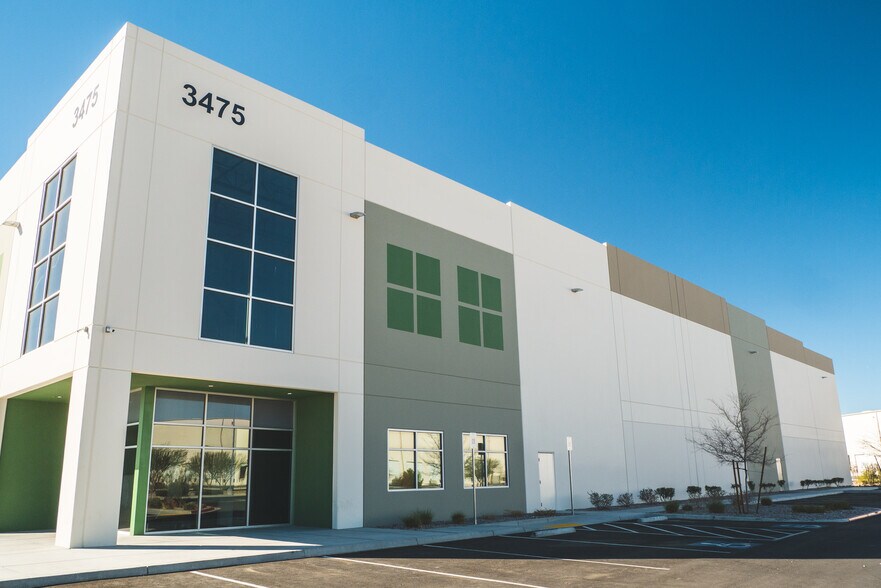 More Photos Of 3475 N Las Vegas Blvd, Las Vegas Distribution For Lease