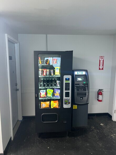 More Photos Of 30 Commercial St, Hartland Specialty For Sale